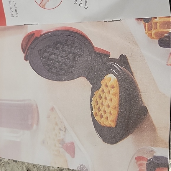 Mini waffle maker - Picture 3 of 3